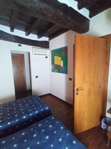 Others 5, Locanda del Glicine, Grosseto