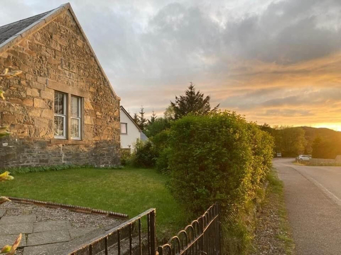 Exterior & Views 2, Belmont Chapel Cottage, Highland