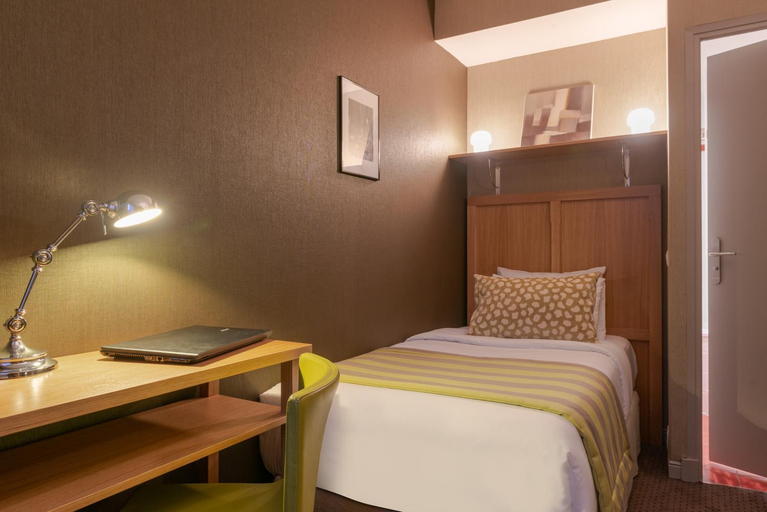 Bedroom 3, Hotel 29 Lepic, Paris