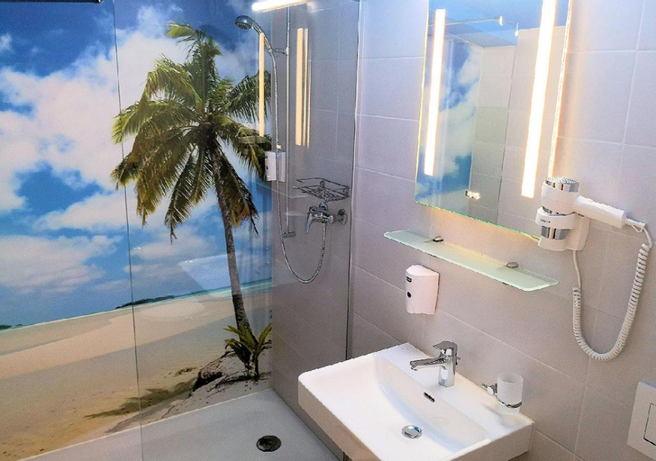 Bathroom 9