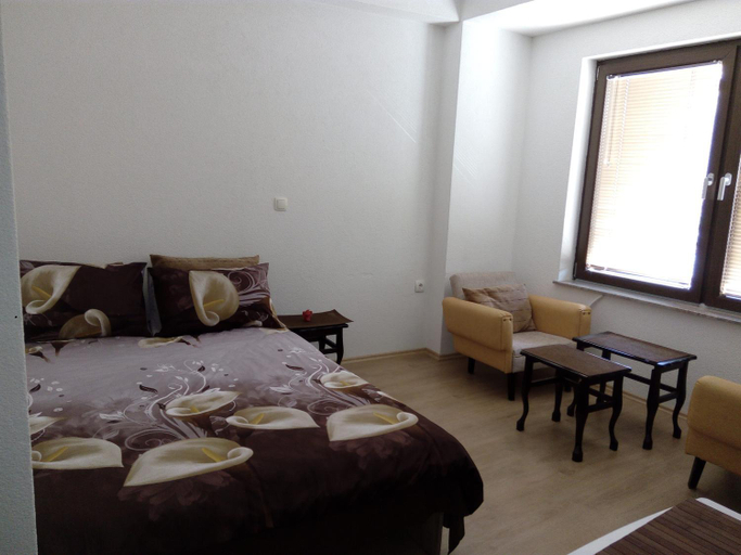 Others 5, Grigor Prlichev Apartments