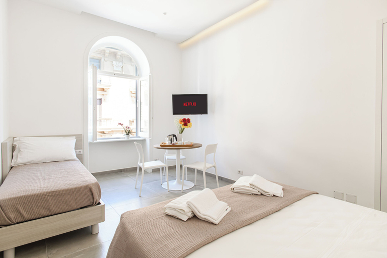 Bedroom 2, Lux Caracciolo, Napoli