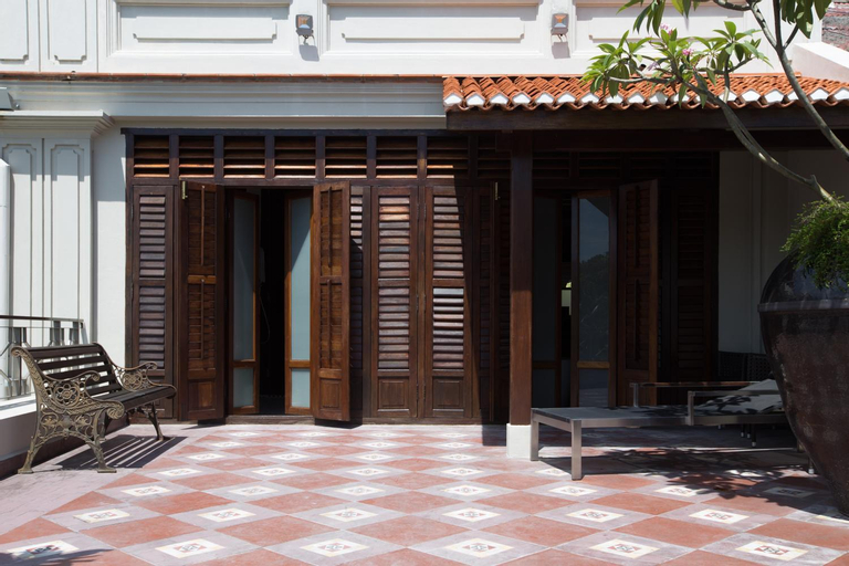 Exterior 9