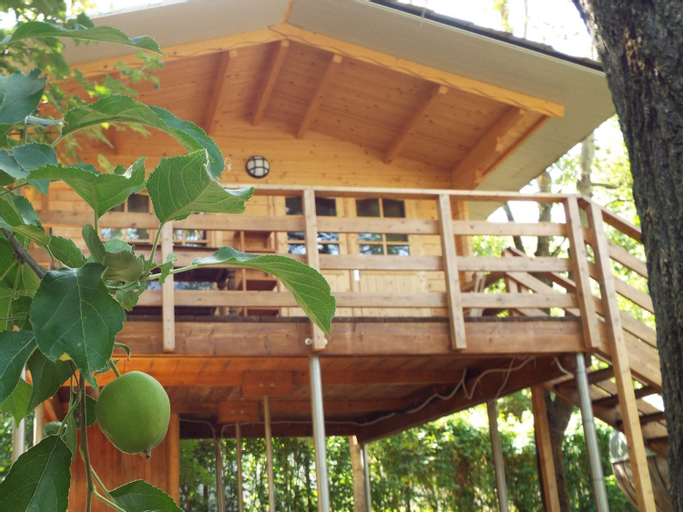 Exterior 5