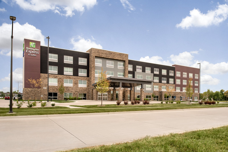 Exterior & Views 2, Holiday Inn Express & Suites WEST DES MOINES - JORDAN WEST, Dallas