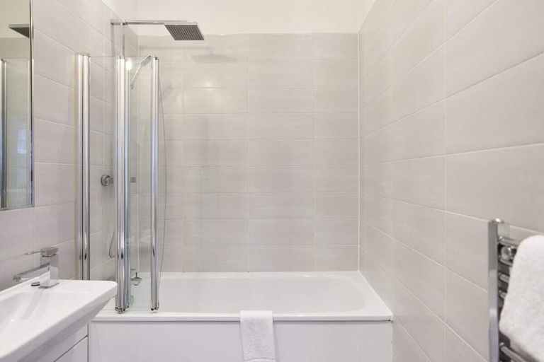 Bathroom 3, The Shadwell Place - Modern 1bdr Flat, London