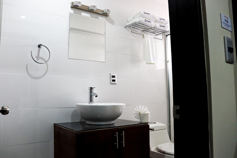 Bathroom 3, HOTEL MISION 11, Tijuana