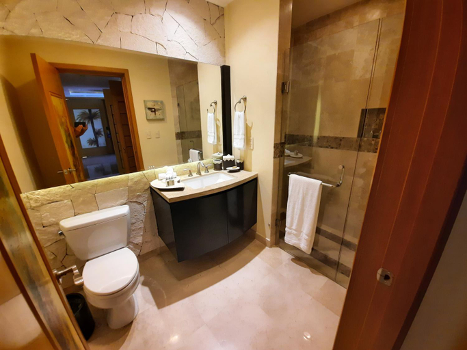 Bathroom 5, Garza Blanca Preserve Resort & Spa, Puerto Vallarta