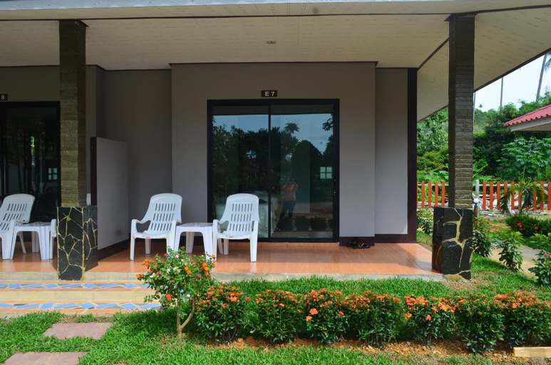Exterior 8