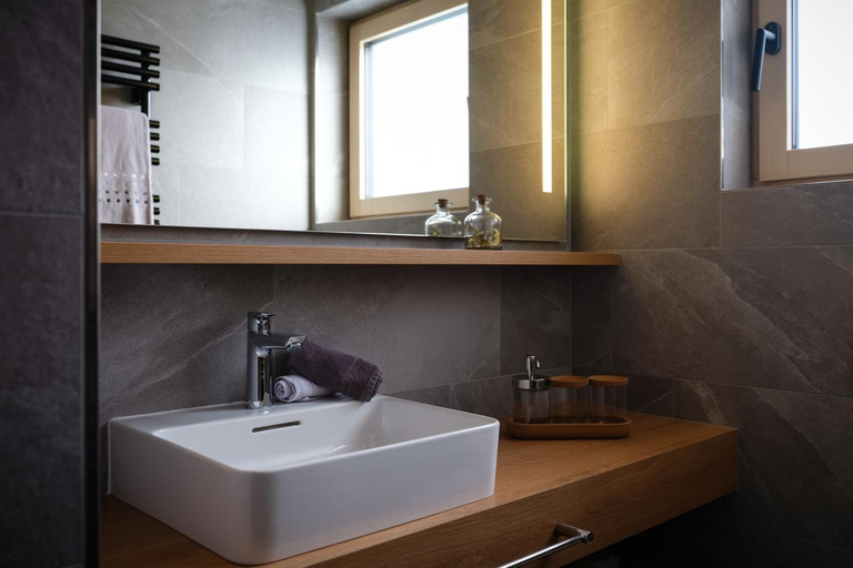 Bathroom 2, Panorama Hotel & Restaurant, Raron