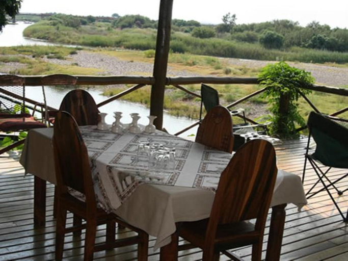 Food & Drinks, River Bank Lapa, Siyanda