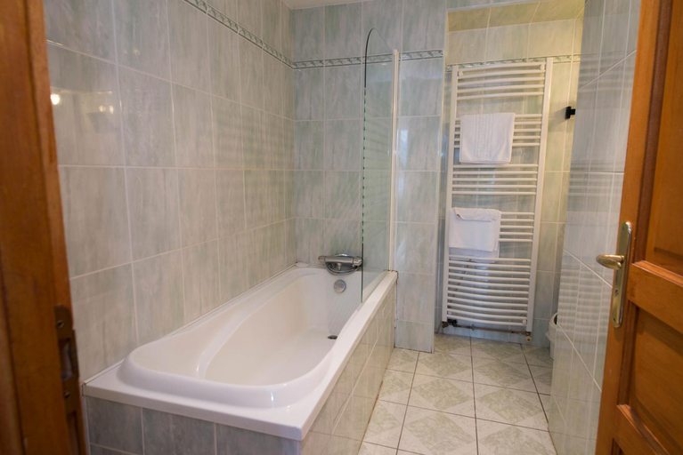 Bathroom 4, LOGIS Le Tadorne, Aube