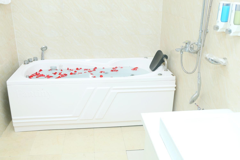 Bathroom 4, Noibai Ville Airport Hotel, Sóc Sơn