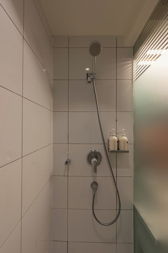 Bathroom 4, Holiday Inn Express GREATER NOIDA KNOWLEDGE PARK, Gautam Buddha Nagar