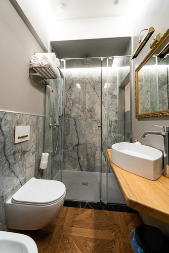 Bathroom 13