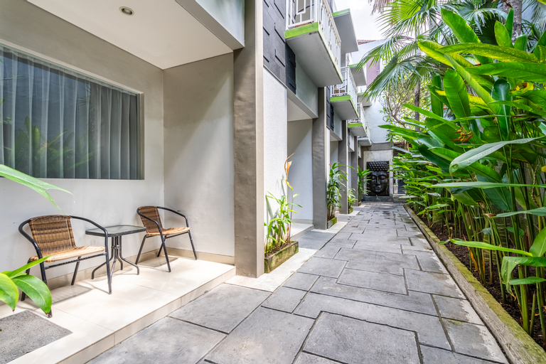 Exterior & Views 10