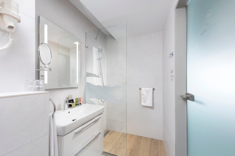 Bathroom 4, Pangea Hotel, Nyíregyháza