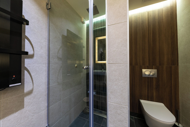 Bathroom 4, Woodside Apartment 218, Raška