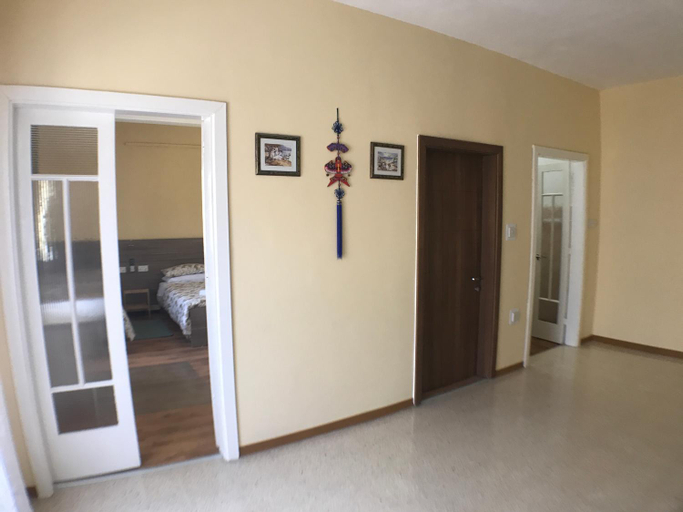 Others 2, Corner Townhouse 1Km from University