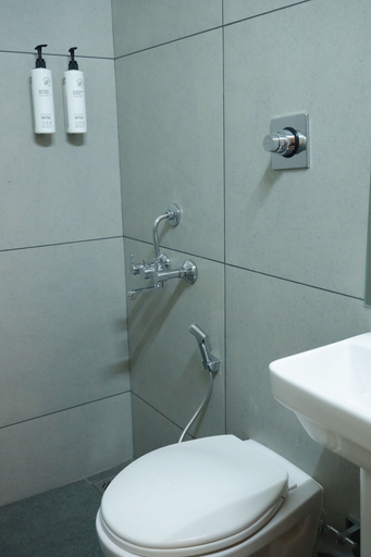 Bathroom 3, EcoValue Kochi - 200 meters from Kerala High Court, Ernakulam