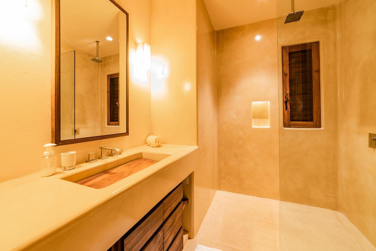 Others 5, 2024 - Villa Serena, Dist. Pochutla