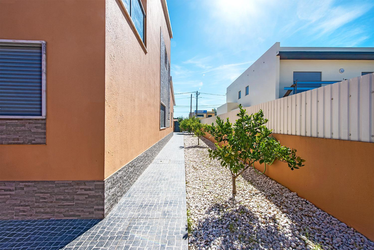 Others 1, AZEITAO DAMAS VILLA, Setúbal