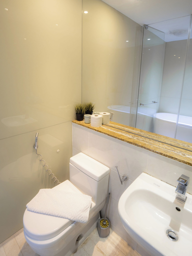Bathroom 3, Soho Suites KLCC, Kuala Lumpur