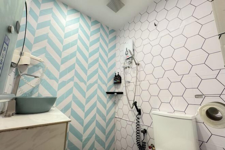 Bathroom 25
