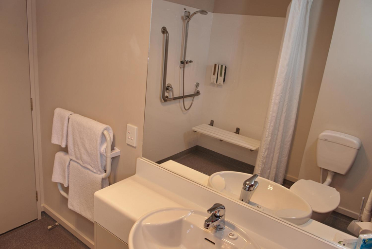 Bathroom 3, Ashburton Motor Lodge & Conference Centre, Ashburton