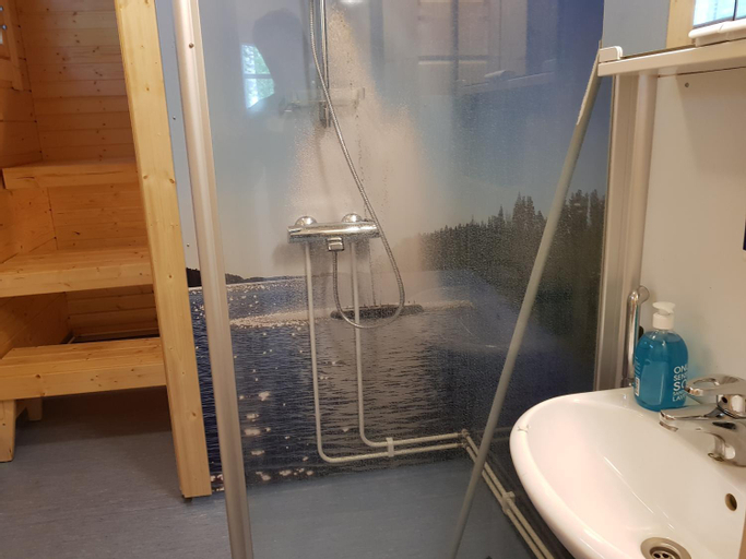 Bathroom 4