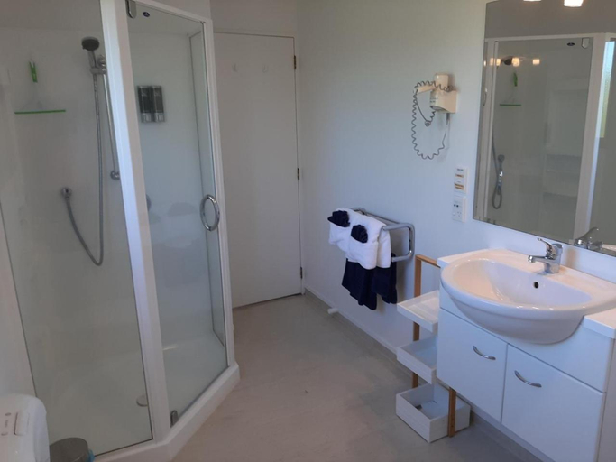 Bathroom 3, Bayside Motel Whitianga, Thames-Coromandel