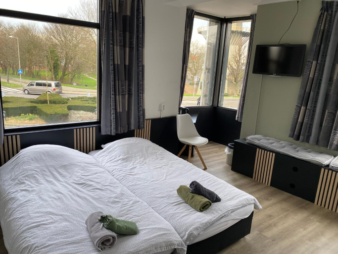 Bedroom 2, Hotel Cafe The Windmill, Schiedam
