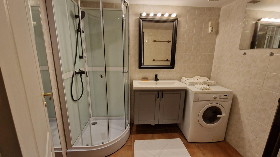 Bathroom 2, TyzenXL Luxury Vilnius Apartment, Vilniaus