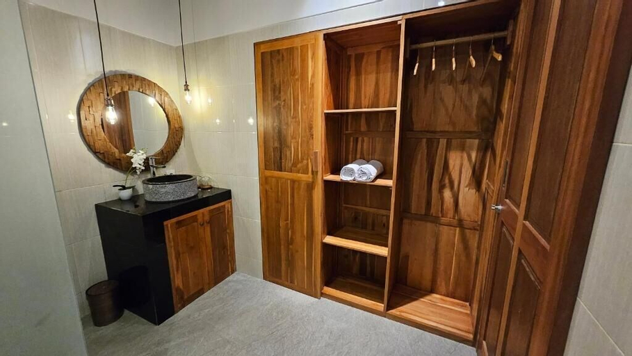 Bathroom 4