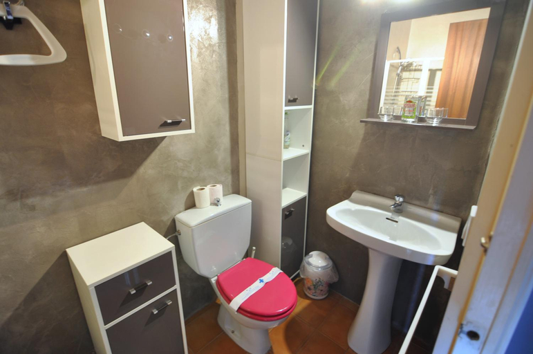 Bathroom, RNET - Santa Maria, Girona