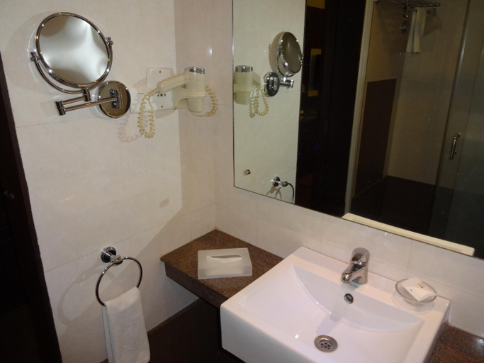 Bathroom 10