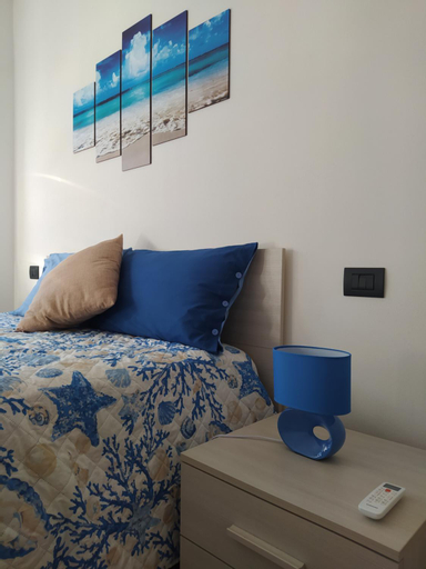 Bedroom 2, Giulia Apartment, Genova