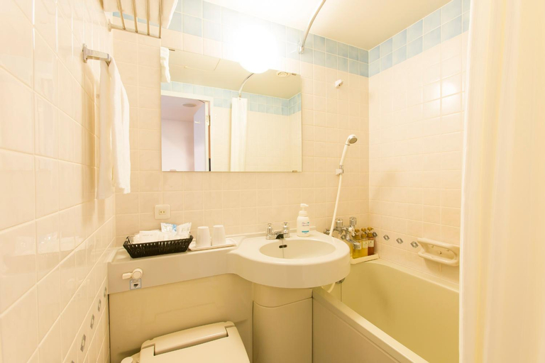 Bathroom 12