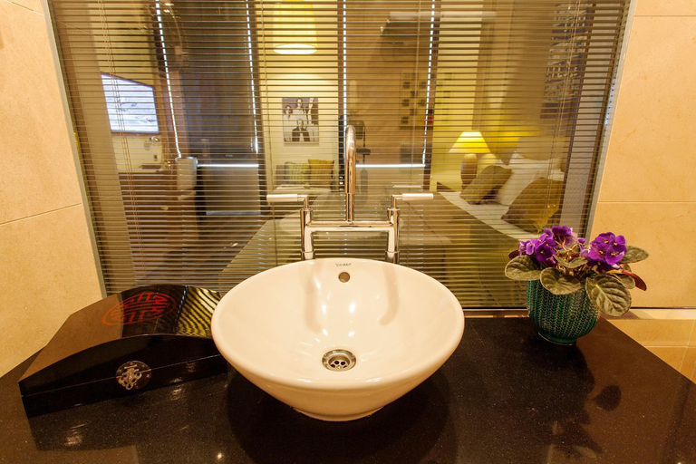 Bathroom 5, Quentin Design Hotel Berlin, Berlin