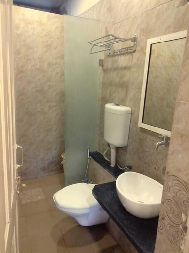 Bathroom, The Byke Sai Cottage, Mahabaleshwar, Satara