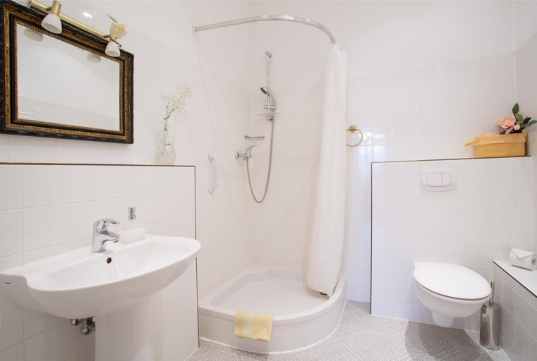 Bathroom 3, Das Literaturhotel Berlin, Berlin