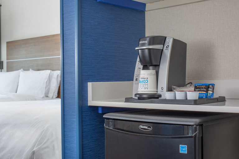 Bedroom 4, Holiday Inn Express & Suites CHICO by IHG, Butte