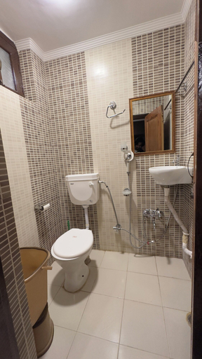 Bathroom 3, Hotel Jafson Accommodates, Srinagar