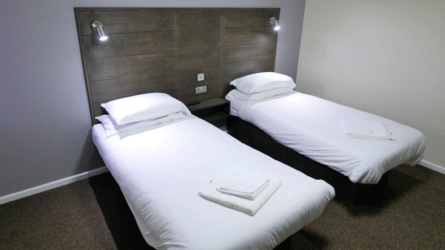 Bedroom 2, Warrens Village Motel and Self Catering, North Somerset