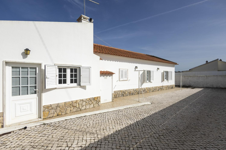 Others 2, White House by AcasaDasCasas, Mafra
