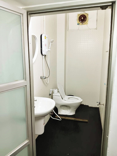 Bathroom 5, The Character Yaowarat, Samphantawong