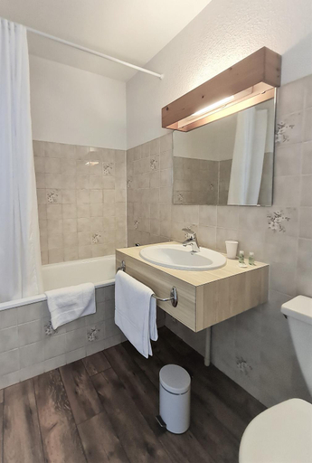 Bathroom 3, Terminus Hotel des 3 Vallees, Savoie