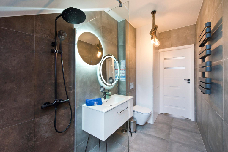 Bathroom 2, Angielska Grobla by Q4Apartments, Gdańsk City
