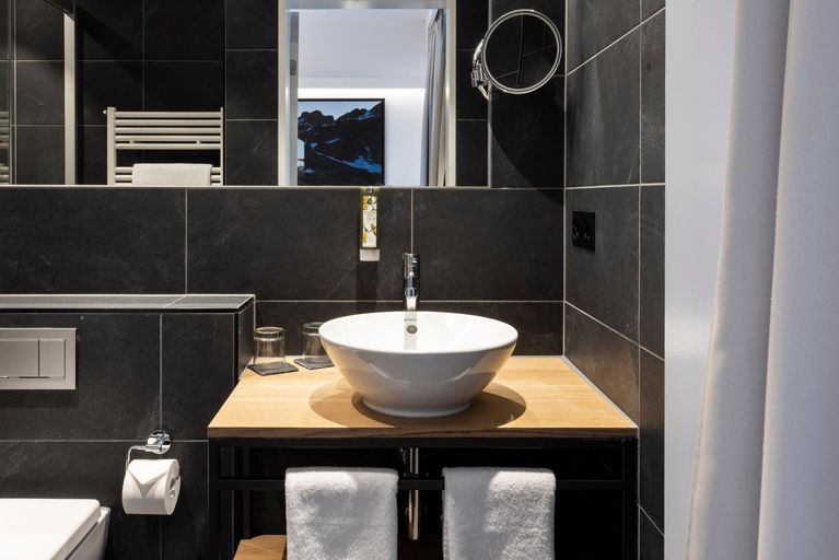 Bathroom 22