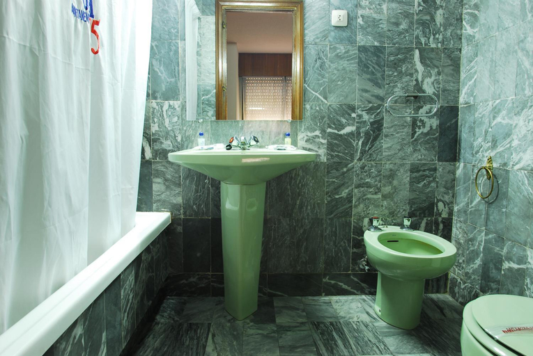 Bathroom 4, Apartamentos Goya 75, Madrid